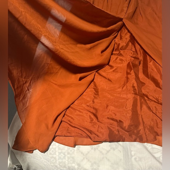 Elegant Orange Marrón Wedding Dress - Picture 5 of 16